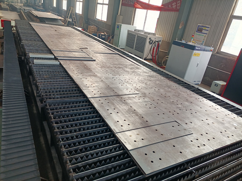 激光切割低損耗 鋼構(gòu)件連接板 車(chē)間生產(chǎn)