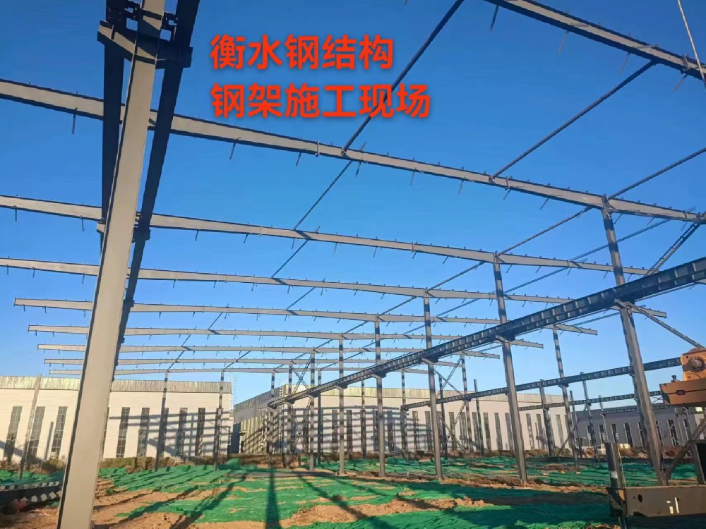 2023年碩標新能源鋼結(jié)構(gòu)車間鋼架施工現(xiàn)場