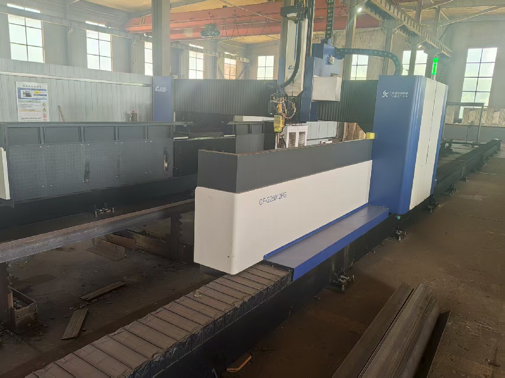 新設(shè)備-激光切割H型鋼機器人